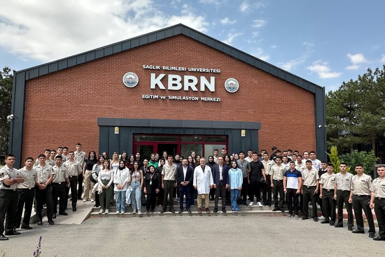 Yüksekokulumuz İlk ve Acil Yardım Programı 1. sınıf öğrencilerinin Gülhane KBRN (Kimyasal, Biyolojik, Radyolojik ve Nükleer) Merkez Ziyaret etti.